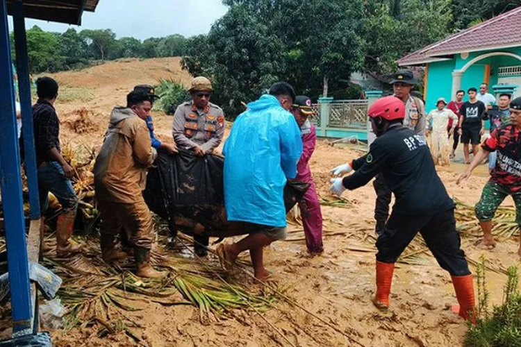 Korban Meninggal Dunia Tanah Longsor Di Pulau Serasan Capai 46 Orang 9