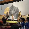 Pentas Wayang Kulit Keren di UGM, Dalangnya Mahasiswa Lho!