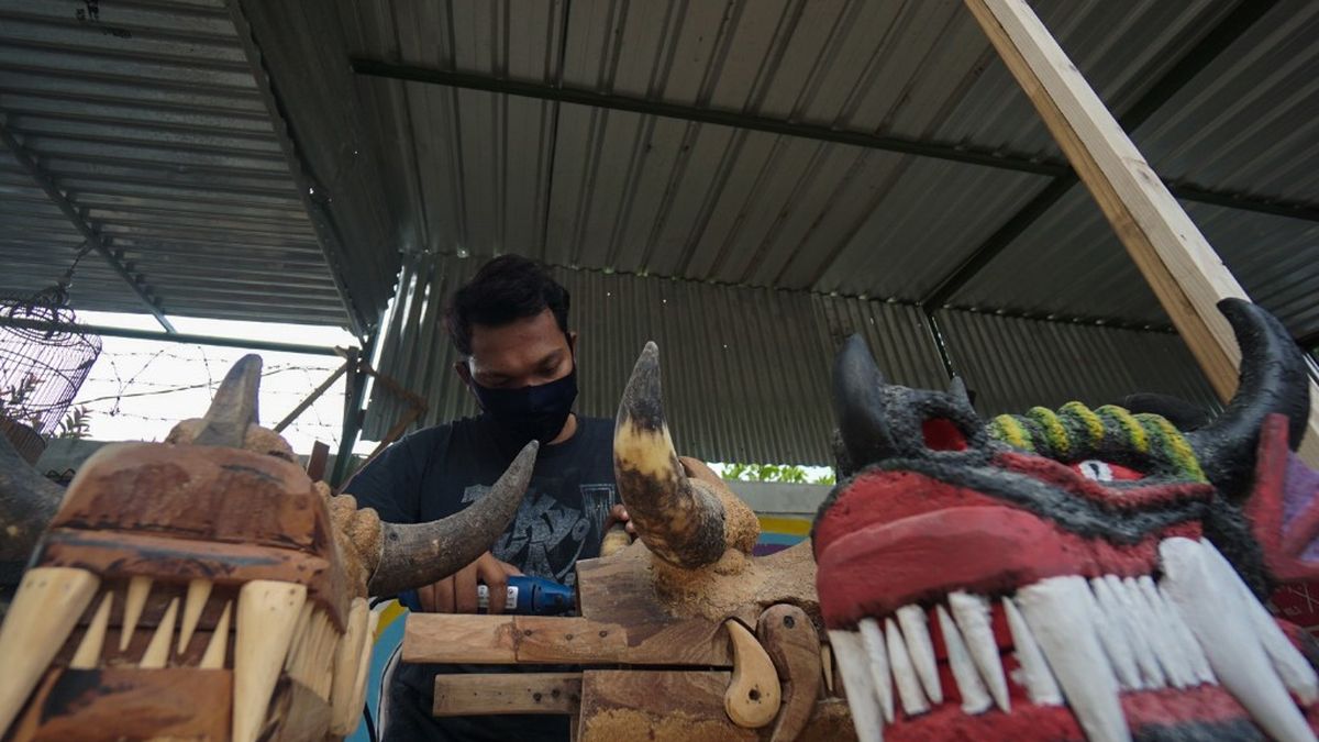 Membuat Topeng dengan Berbagai Bahan dan Teknik - Kepri Post