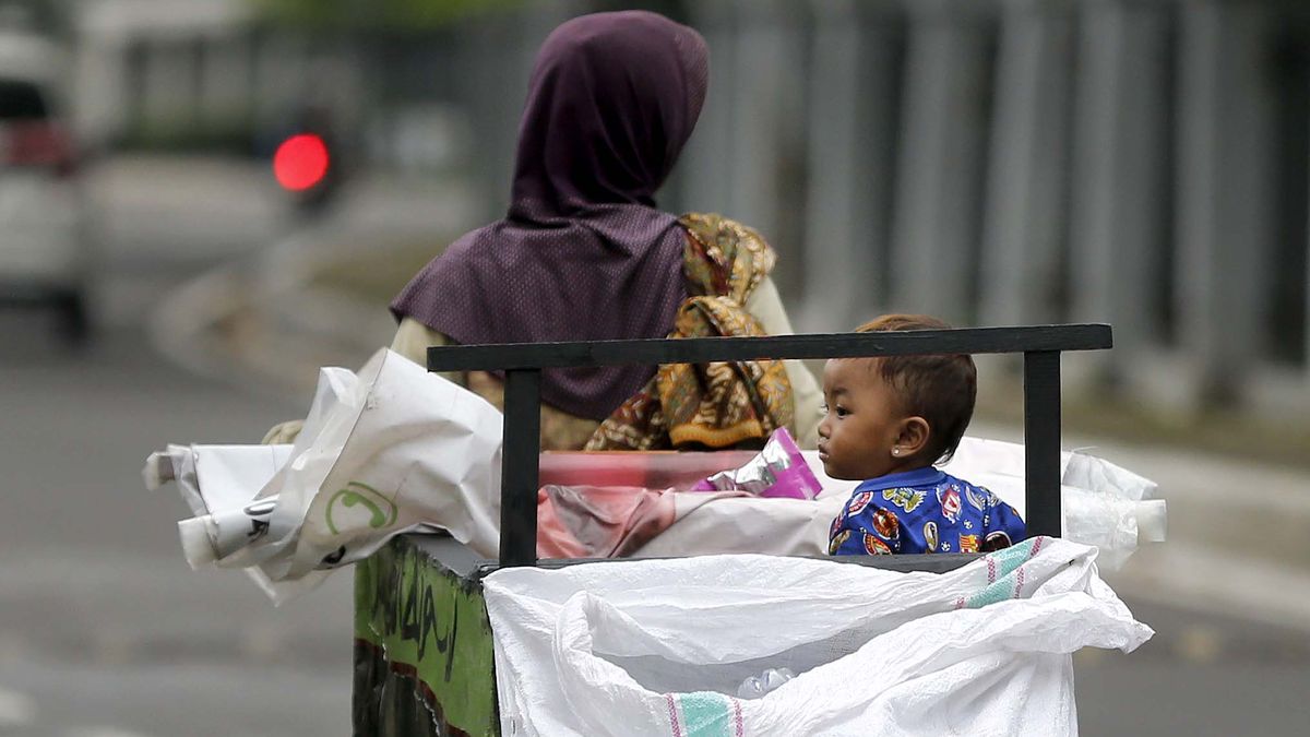 Viral Pemulung di Menteng Tinggal di Kolong Jembatan, Kini Dapat Rumah dan Modal Usaha