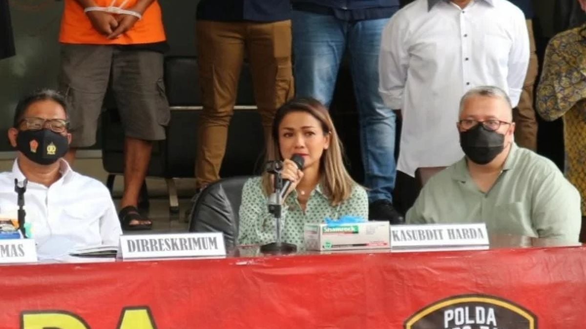 AHY Serahkan Sisa Sertifikat Tanah Keluarga Nirina Zubir yang Digelapkan Eks ART