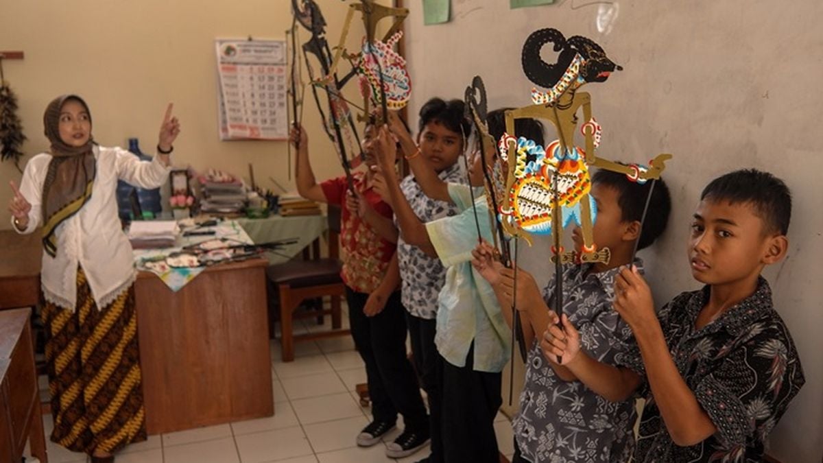 Bahasa Daerah Bisa Punah jika Kita Gengsi Menggunakannya, Peran Keluarga Penting