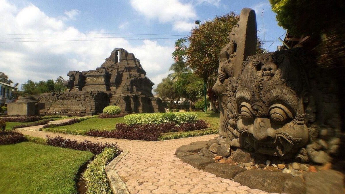 8 Candi di Malang: Alamat dan Harga Tiket Masuk