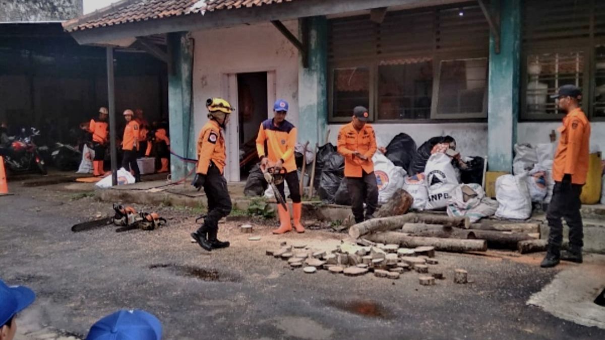 Ironis, Di Tengah Hujan Yang Terus Mengguyur Kota Tasik, Status Siaga ...