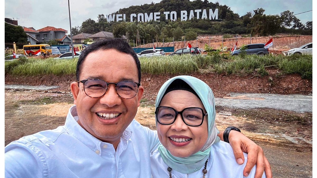 Benarkah Swafoto Anies di Depan 'Welcome to Batam' Sindir Kisruh Baliho Prabowo-Gibran?