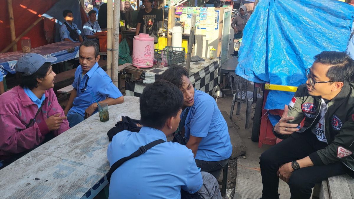 TPM Ganjar-Mahfud Blusukan di Pasar Kemis Tangerang untuk Serap Aspirasi dan Keluhan Anak Muda
