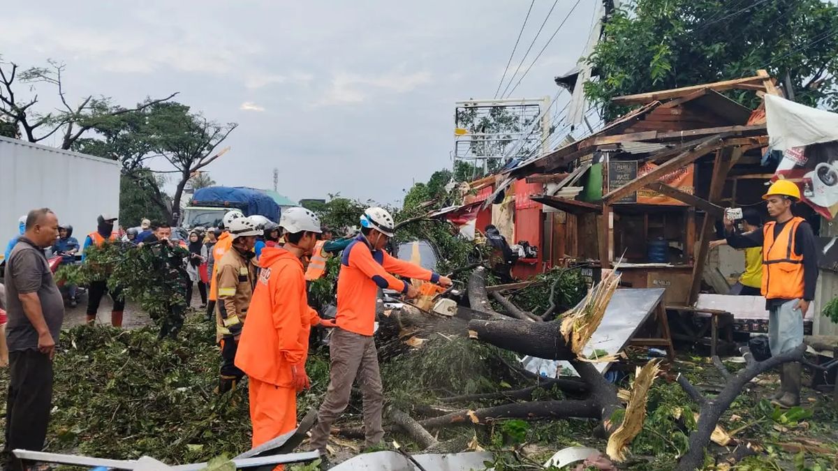 Diterjang Puting Beliung, Pemkab Bandung Tetapkan Status Tanggap ...