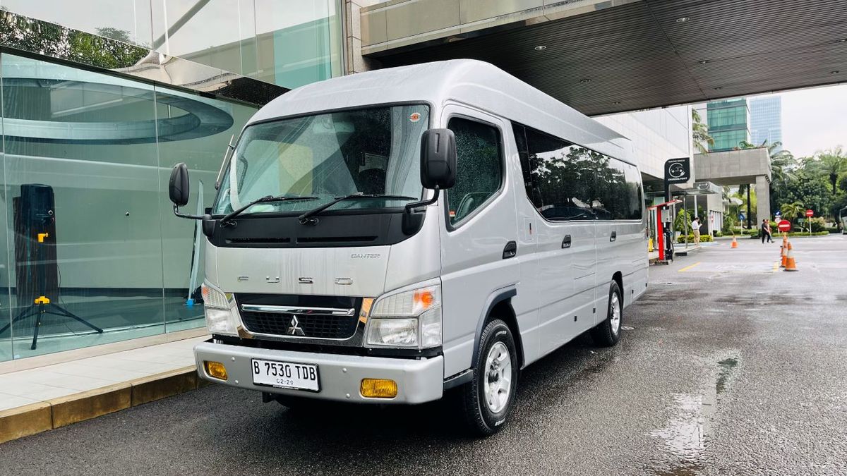 Mitsubishi Fuso Klaim Canter Bus Laris Manis, Beli Sekarang Inden 2 Bulan