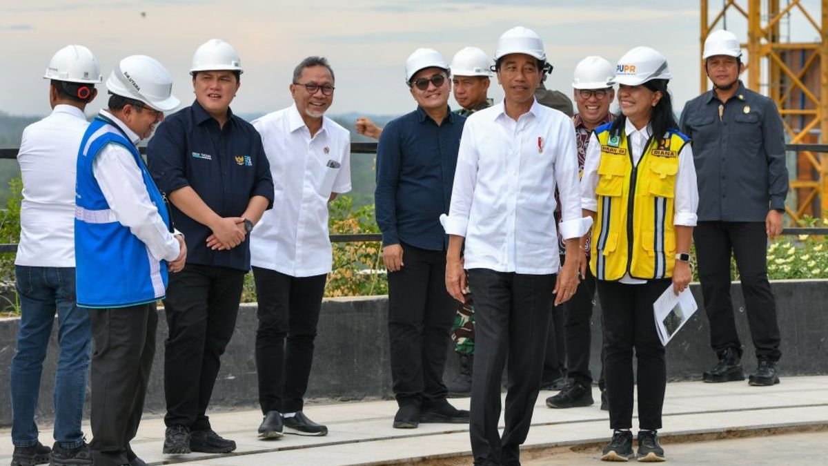 Presiden Jokowi Tinjau Kantor Presiden Di IKN, Progres Pembangunan ...