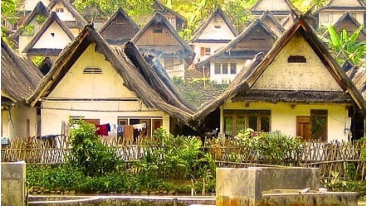 Tradisi Dan Sejarah Kampung Naga Tasikmalaya