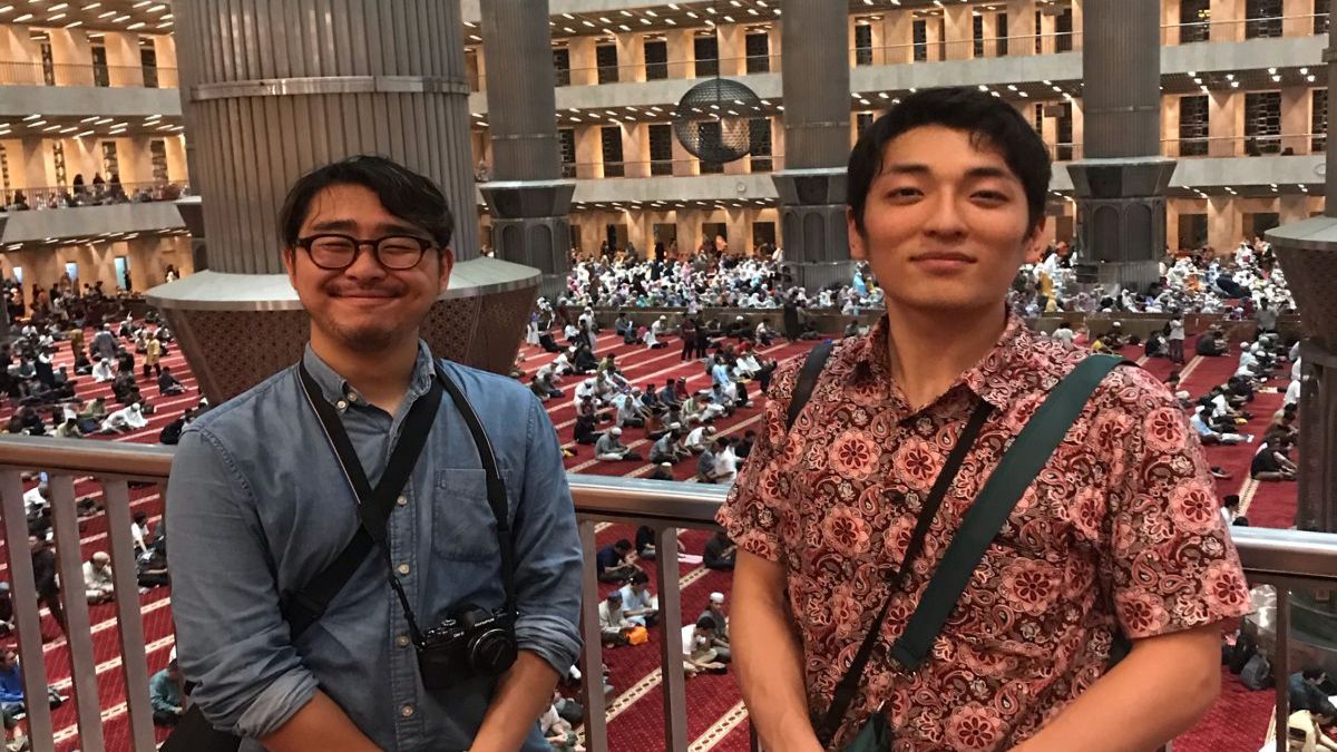2 Warga Jepang Takjub Lihat Suasana Tarawih Pertama Ramadhan 2024 di Masjid Istiqlal Jakarta