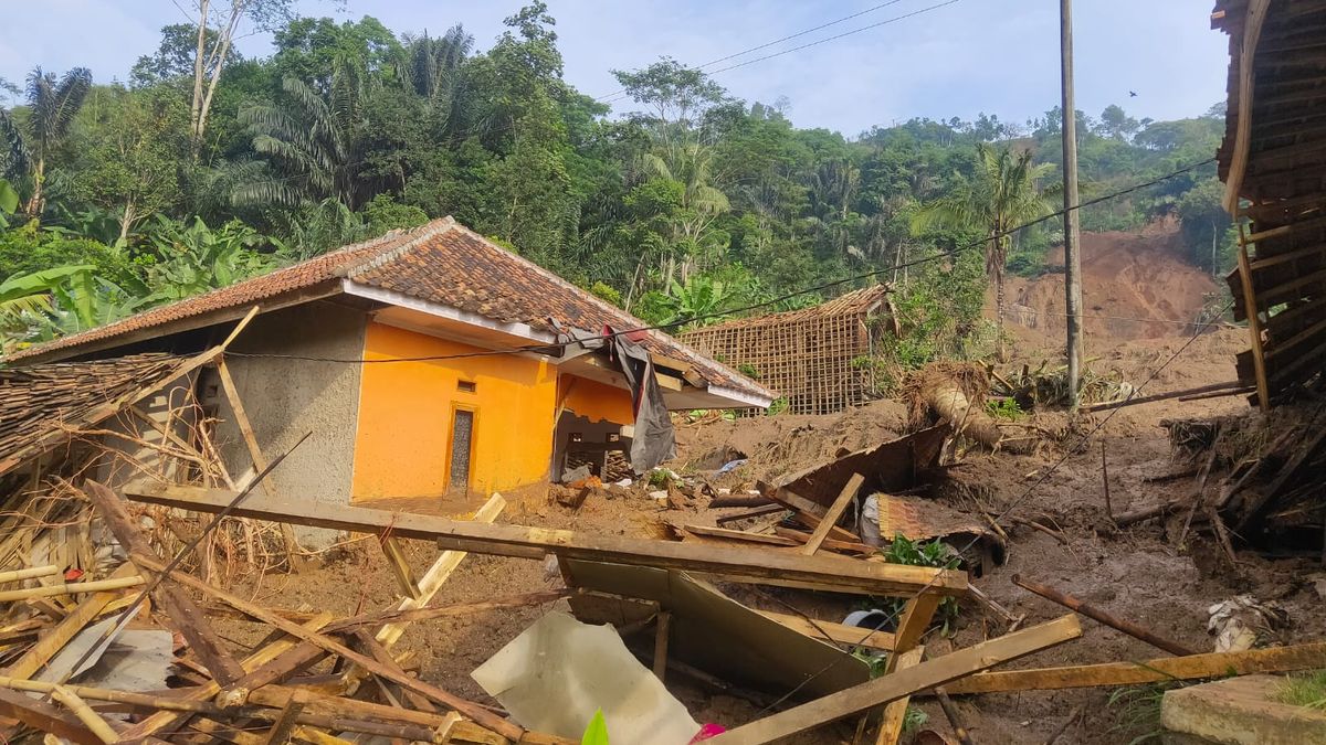 Cipongkor Bandung Barat Diterjang Longsor dan Banjir Bandang, 9 Orang Hilang