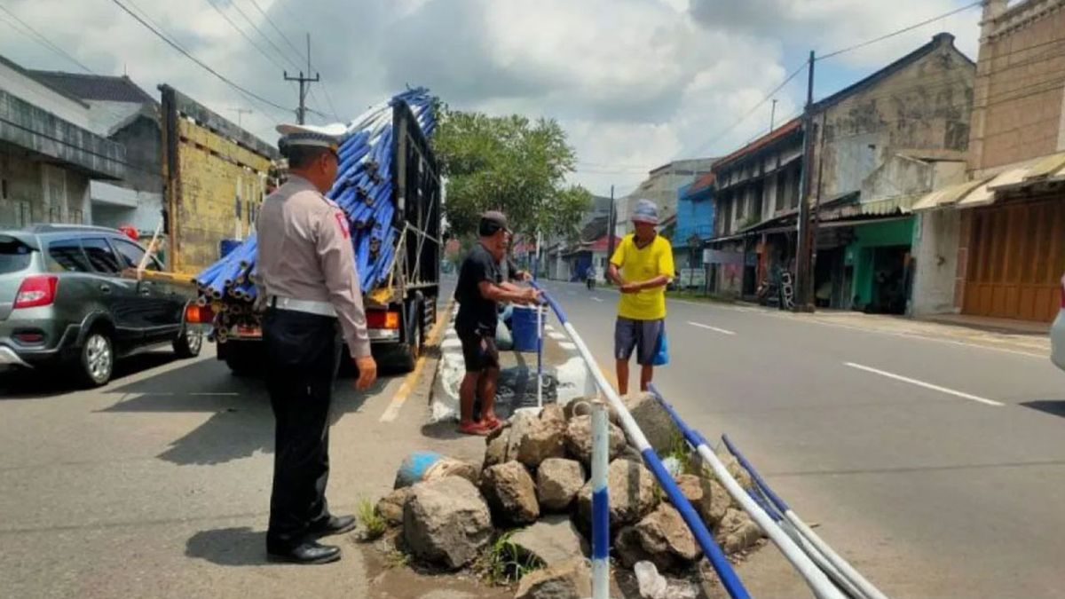 Warga Cirebon Bingung Titik Putar Balik Jalur Pantura Ditutup Kasat Lantas Jadi Penyebab