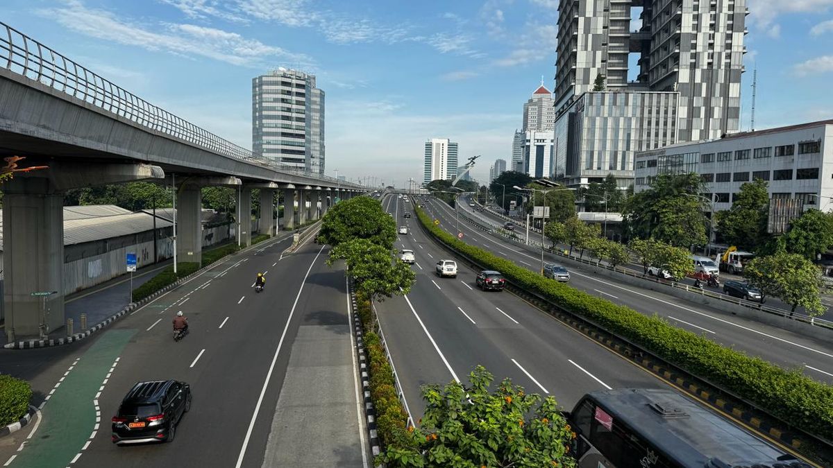 Jakarta Tinggal Pemain Inti, Warga Ibu Kota Pamer Jalan Sepi Ditinggal Mudik Lebaran 2024
