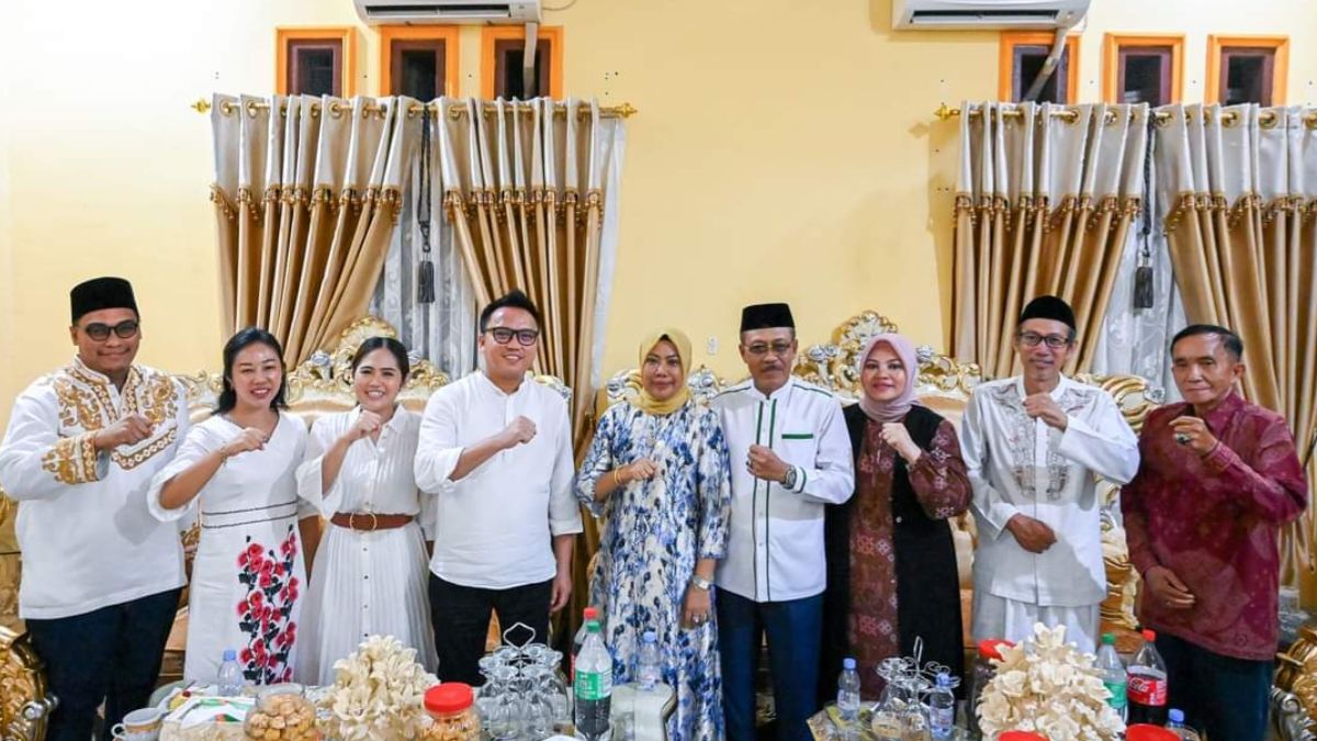 Jalin Silaturahmi Di Momen Lebaran Bupati Morut Bersama Wakil Bupati Halal Bihalal Ke Kediaman