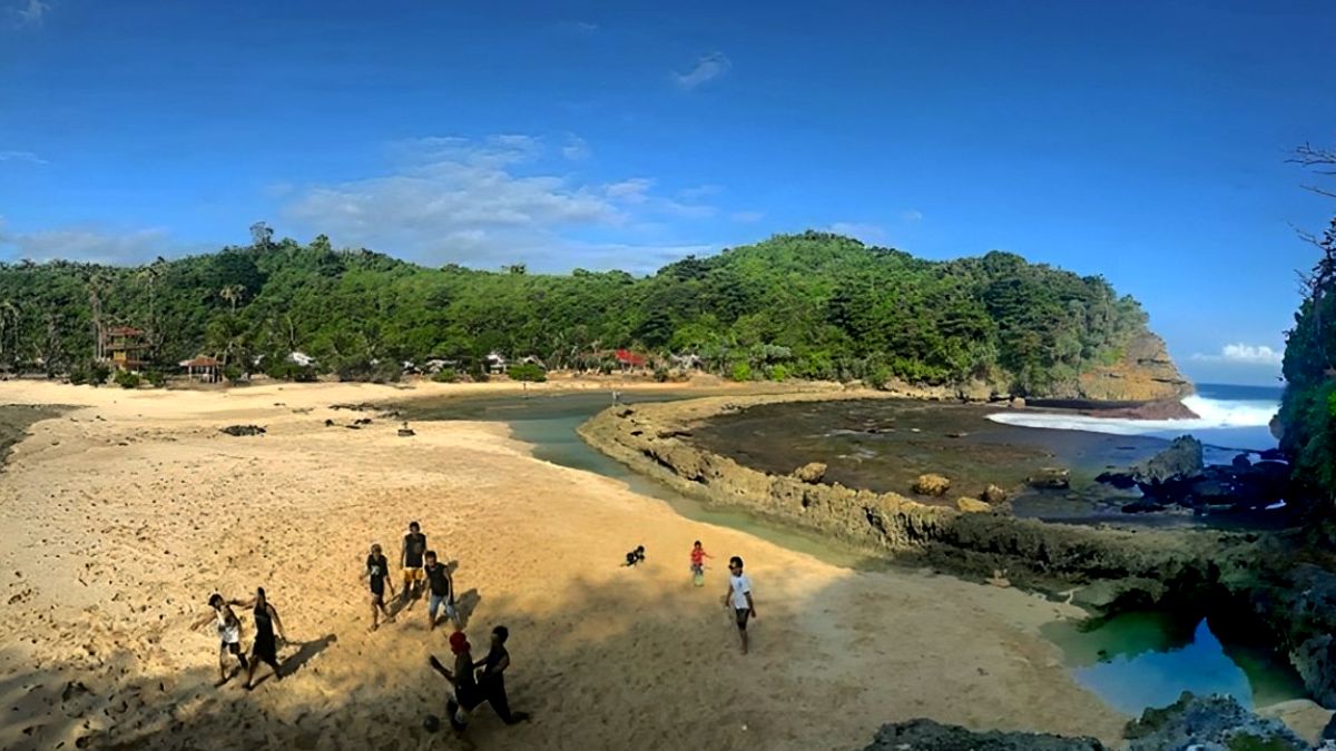 Tiket Pantai Batu Bengkung Malang, Punya Karang Cantik dan Laguna Alami ...