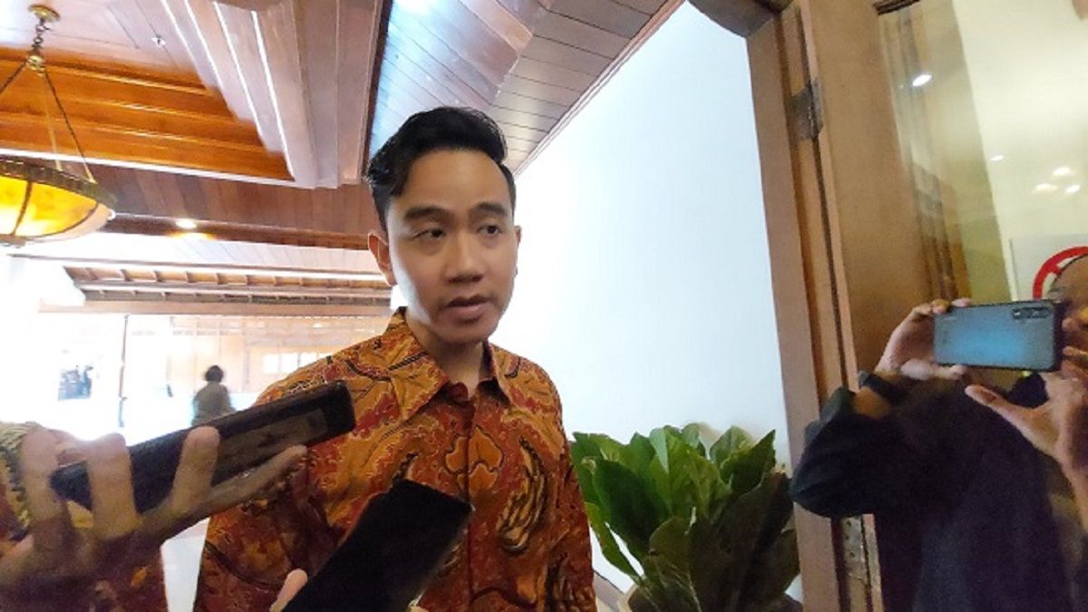 Jokowi Dan Gibran Bukan Lagi Kader Pdip Begini Komentar Sang Cawapres