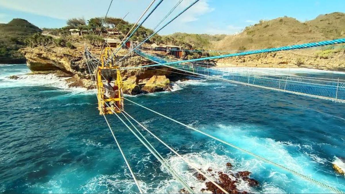 Pantai Timang Gunungkidul Jogja: Cek Harga Naik Gondola Terbaru 2024 ...