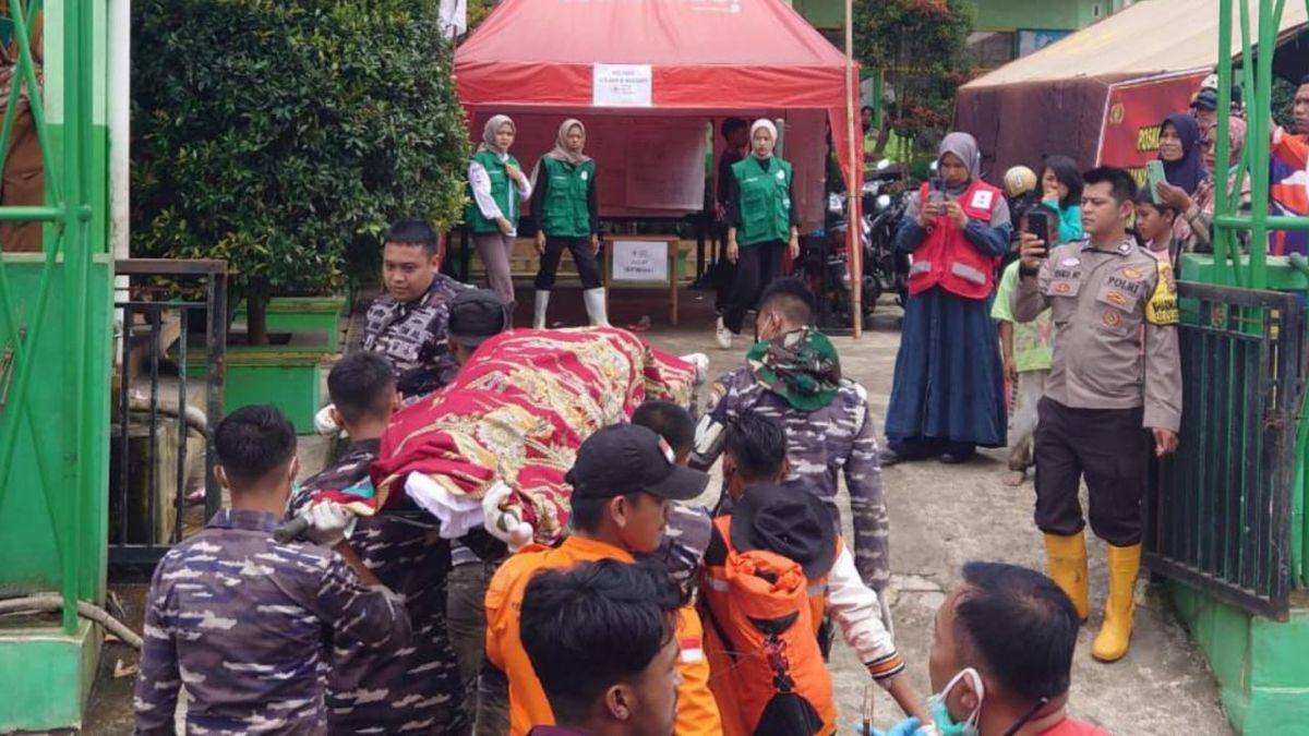 Satu Lagi, TNI Angkatan Laut Evakuasi Jenazah Korban Bencana Lahar ...