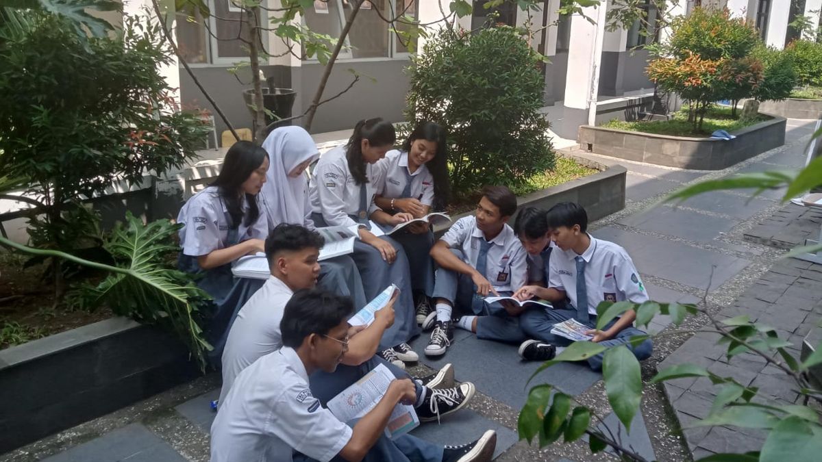 SMAN 6 Cimahi Dan Direktorat Pembinaan SMA Ditjen Dikdasmen ...