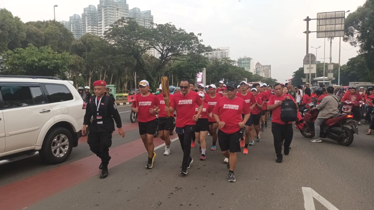 Puisi Banteng yang Terluka Dibacakan Sesaat Setelah Ketibaan Pawai Obor Api PDIP