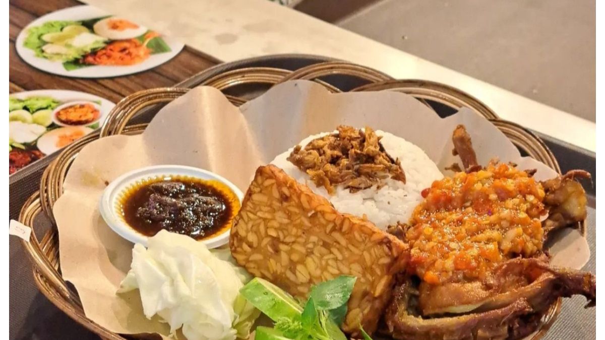 Gagal Diet! 4 Rekomendasi Bebek Goreng Terenak di Lamongan yang Rasanya  Maknyus dan Sambalnya Mantap - Lamongan Terkini