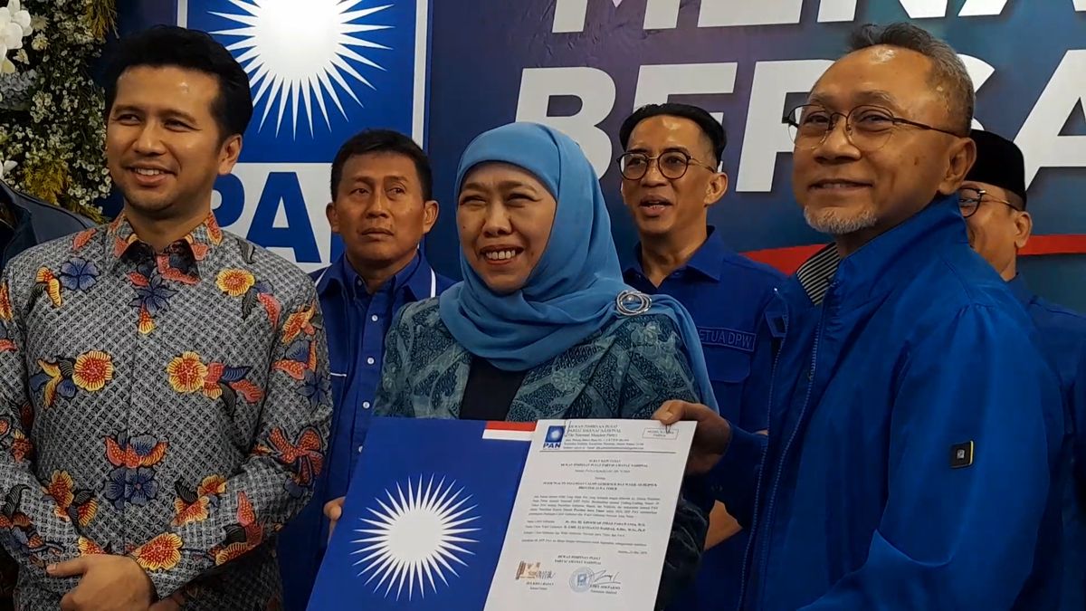 Khofifah Dapat SK dari PAN Maju Pilkada Jatim 2024: Dukungan Tanpa Mahar