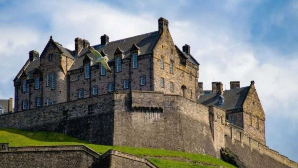 Sejarah Kastil Edinburgh, Simbol Penting Bagi Sejarah Skotlandia - Malang  Hits