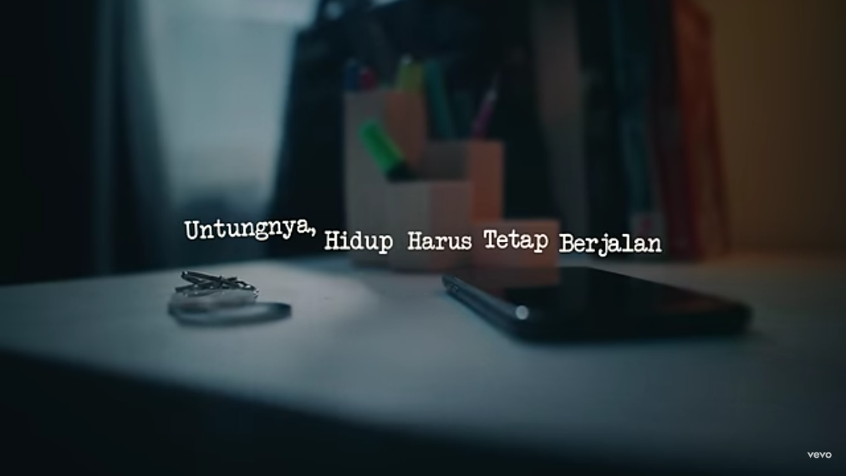 Lirik Lagu 'Untungnya, Hidup Harus Tetap Berjalan' Dari Bernadya ...