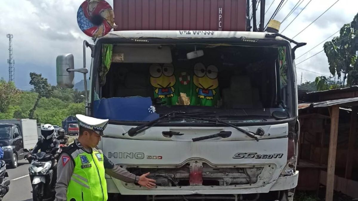 Kecelakaan Kembali Terjadi Di Exit Tol Bawen Semarang, Rem Truk ...