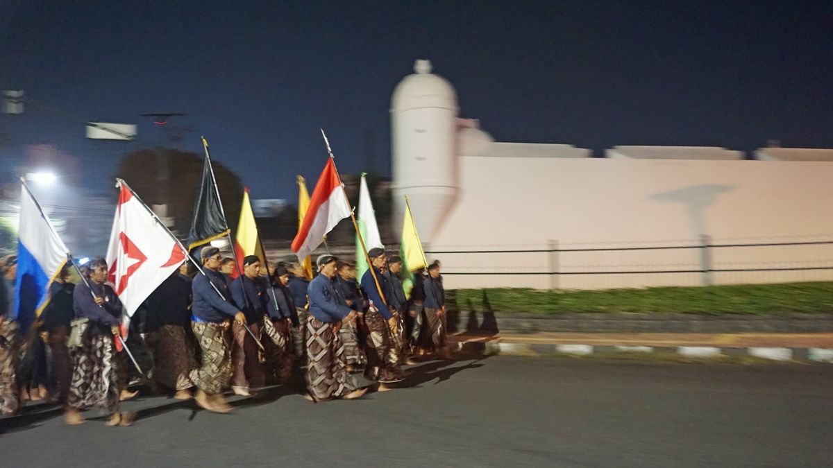 Lampah Ratri Mubeng Beteng Kraton Jogjakarta Berlangsung Khidmat ...