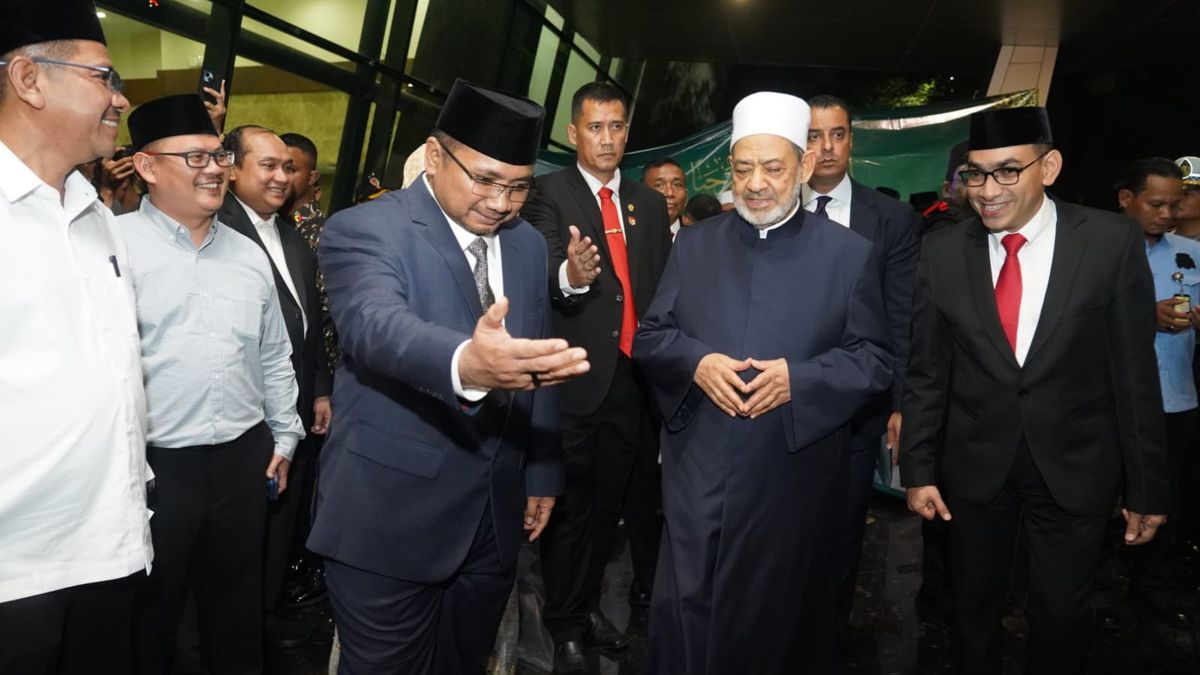 Indonesian Minister of Religious Affairs Welcomes The Arrival of Grand Sheikh Al Azhar: A Meaningful Visit for