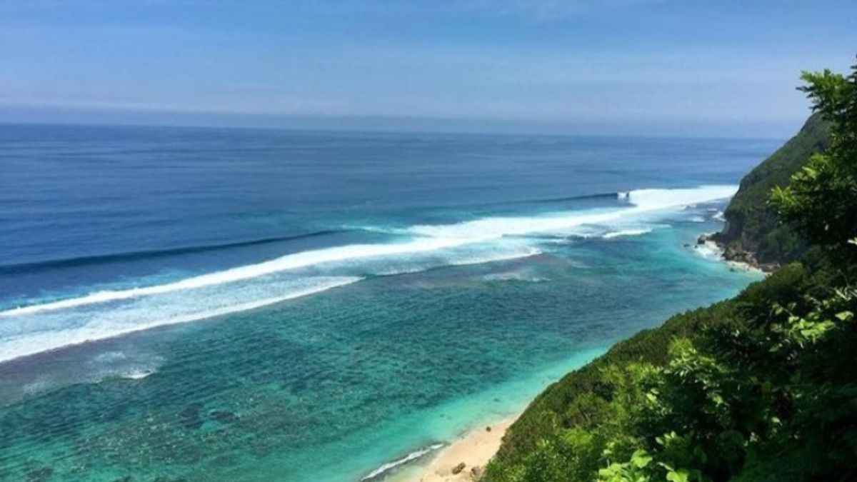 Pantai Karma Kandara: Surga Tersembunyi di Ujung Selatan Bali ...