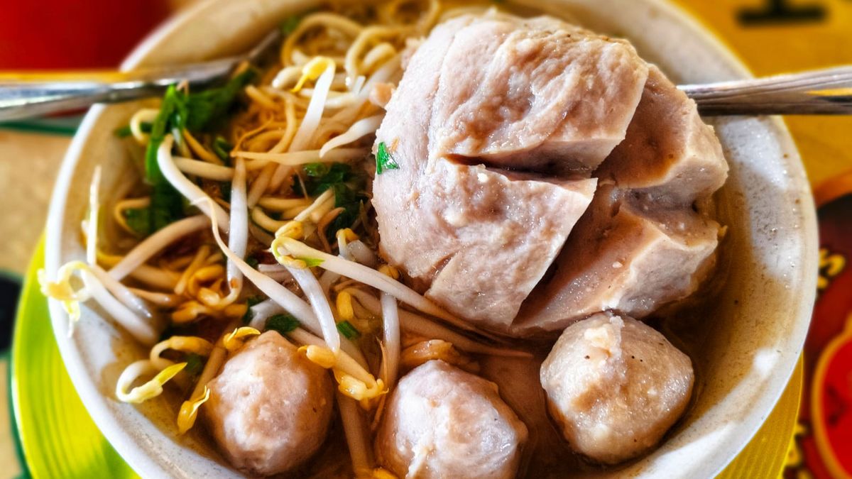 4 Tempat Makan Bakso Favorit di Pangkalpinang dengan Ondel Jumbo dan Kuah Gurih, Wajib Dicoba!