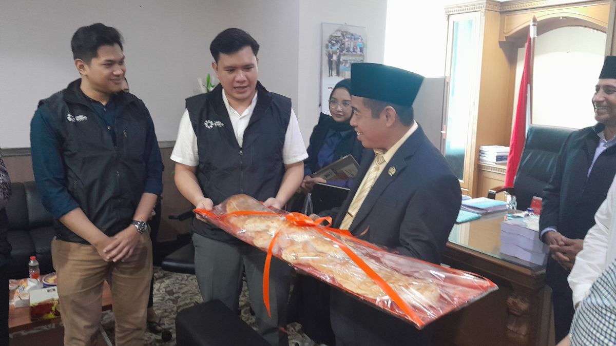 Bawa Roti Buaya dan Bir Pletok, Relawan Ubah Bareng Kunjungi Kantor DPRD PKS DKI