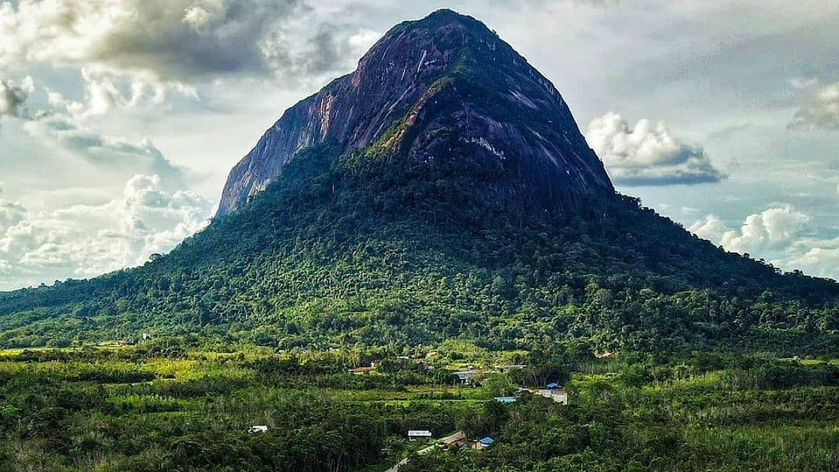 Bukit Kelam Monolit Raksasa Di Hutan Kalimantan - Kalbar Time