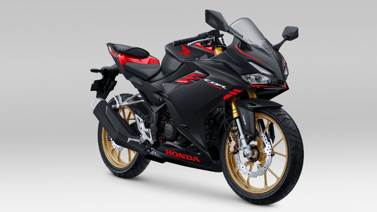 10 Honda CBR150R vs. Yamaha R15 vs. Suzuki GSX-R150: Perbandingan ...