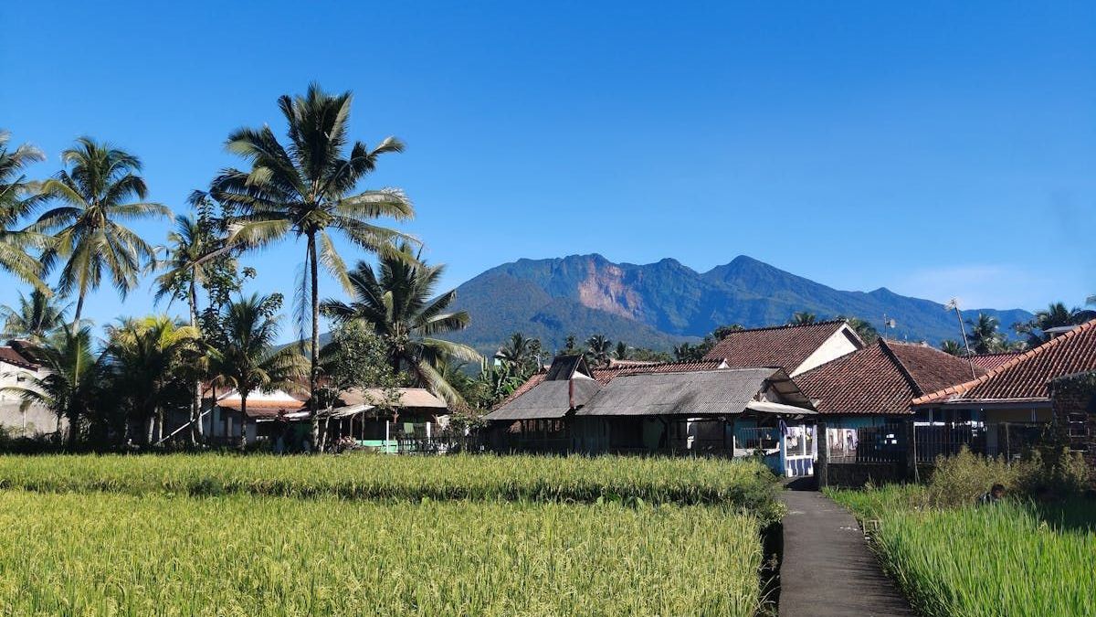 10 Gunung Tertinggi di Jawa Barat yang Bikin Kamu Jatuh Cinta sama Alam ...