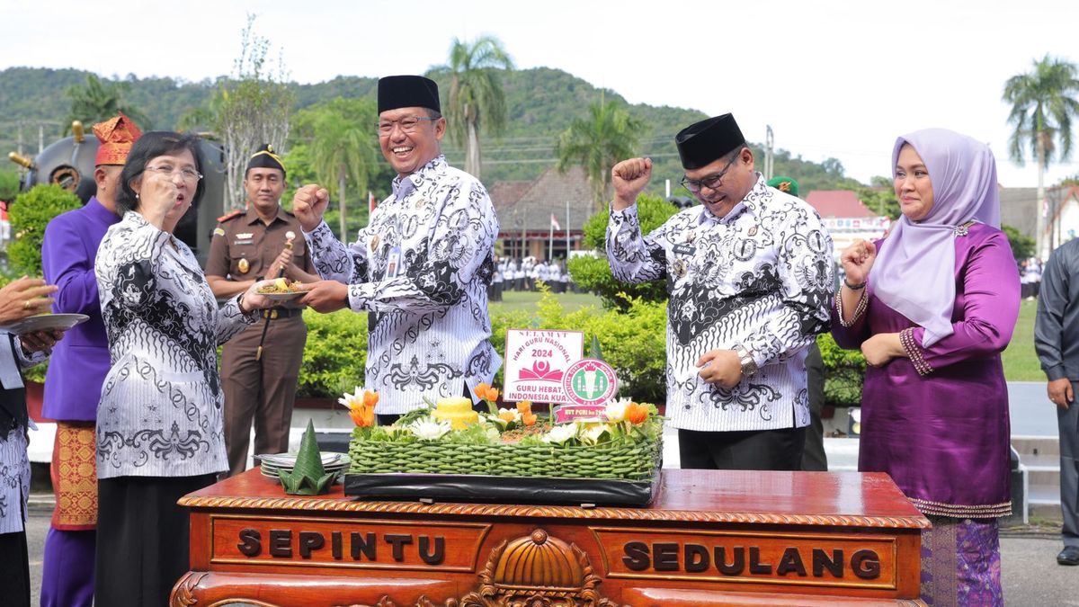 Peringati Hari Guru Nasional Pj Gubernur Sugito Guru Punya Peran