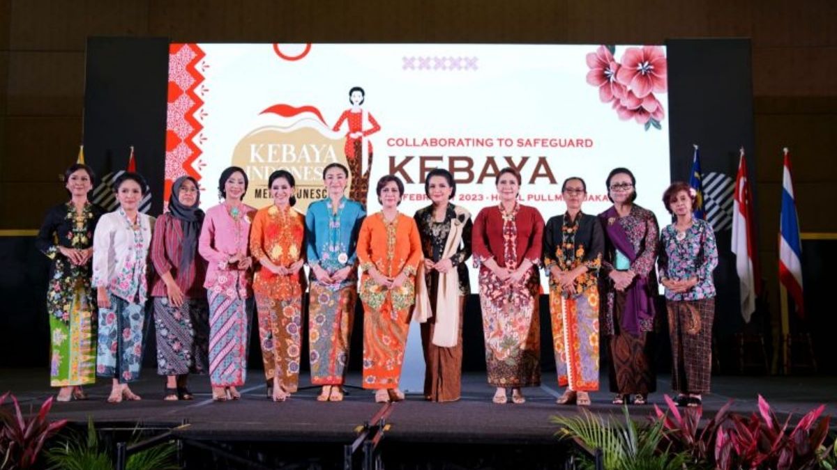 UNESCO Resmi Nyatakan Kebaya sebagai Warisan Budaya Tak Benda - Mata ...