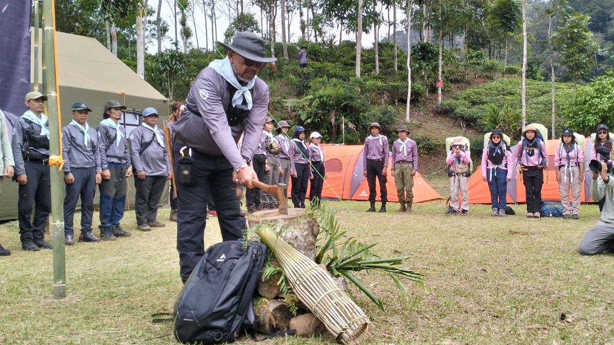 75 Perempuan Berlatih Seni Bertahan Hidup di Gunung Cakrabuana pada Gelaran Women Jungle Survival Course EIGER