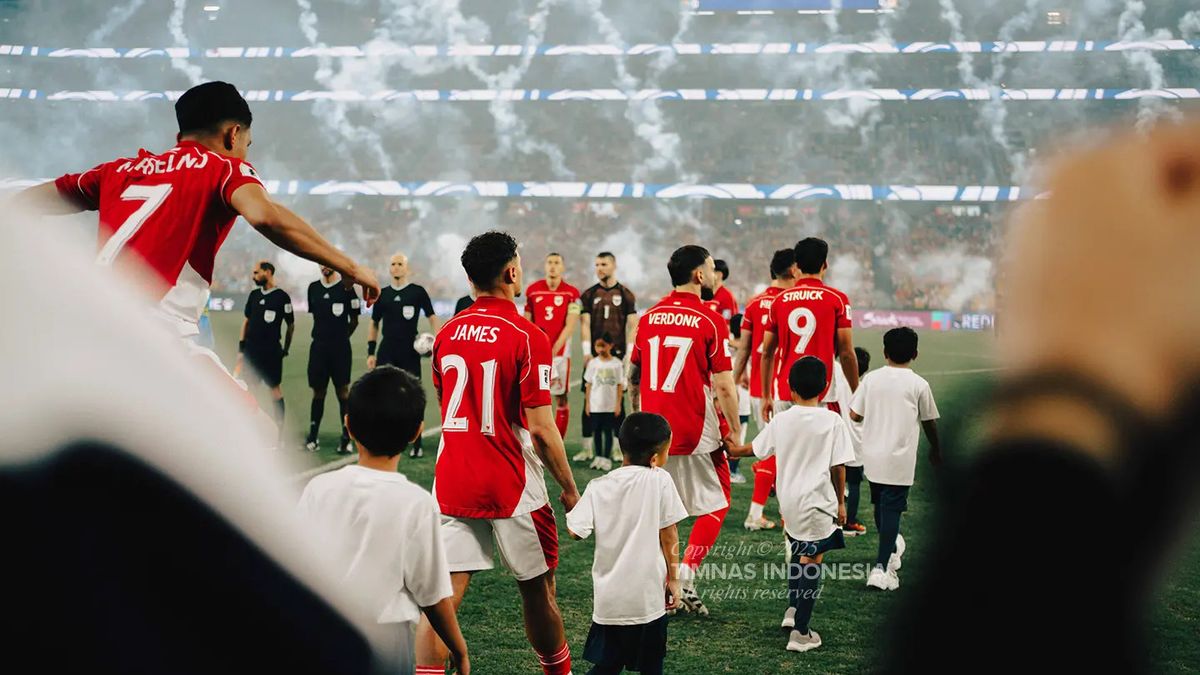 SUGBK Magnet Take Me Home Timnas 2025