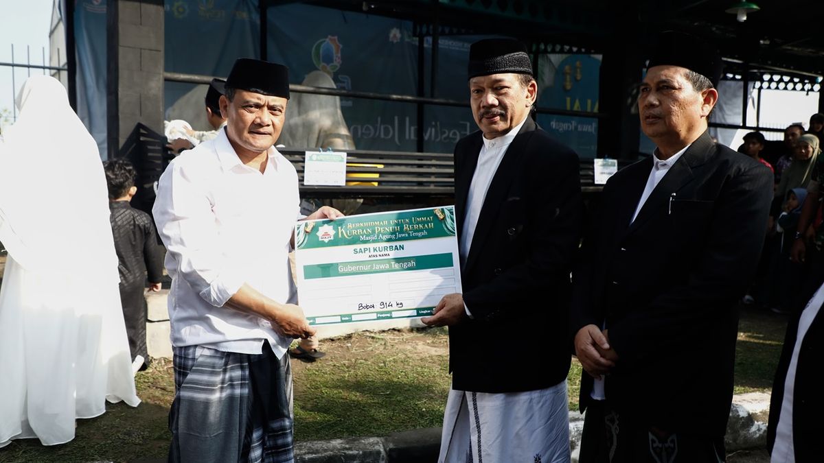 Gubernur Jawa Tengah Ahmad Luthfi Salat Id dan Serahkan Hewan Kurban di  MAJT Semarang - Semarangku | PRMN