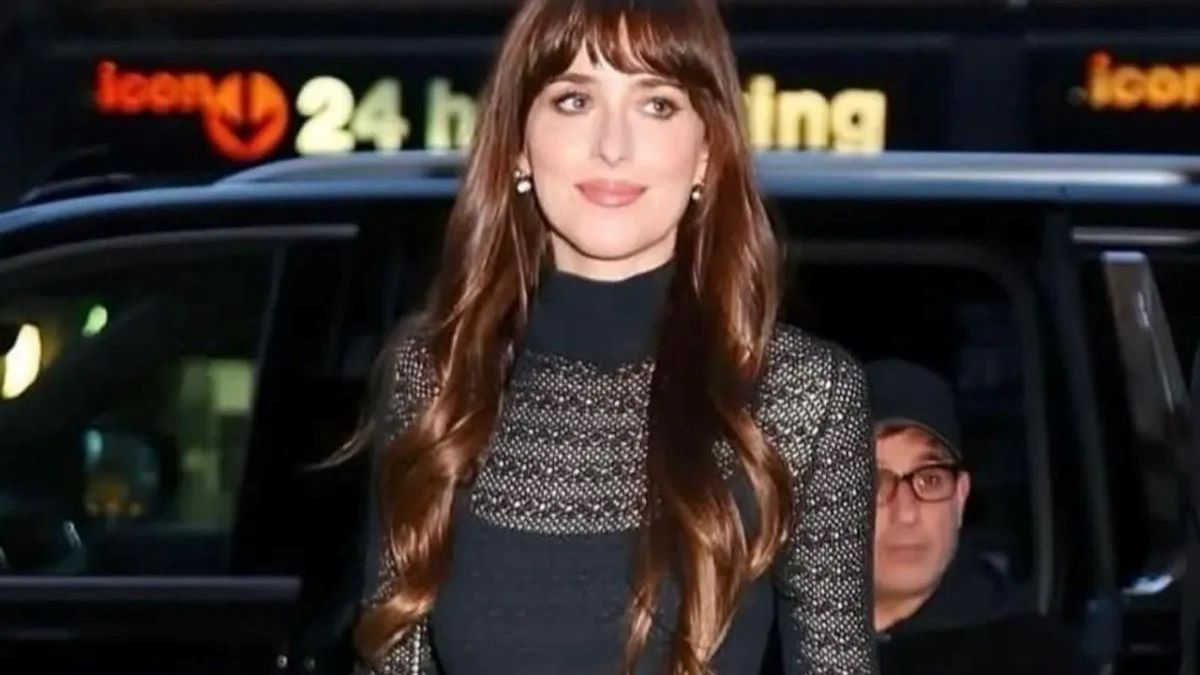 Dakota Johnson dan Chris Martin Dikabarkan Berpisah Setelah Delapan Tahun Bersama