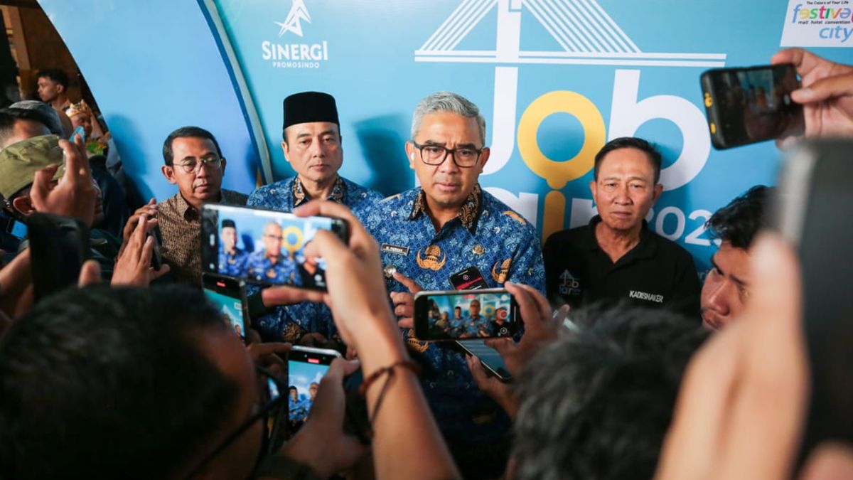 Bandung Residents Breathe Easy: LPG 3kg Supply Secure Despite Price Hike, Official Vows Action Against Hoarders