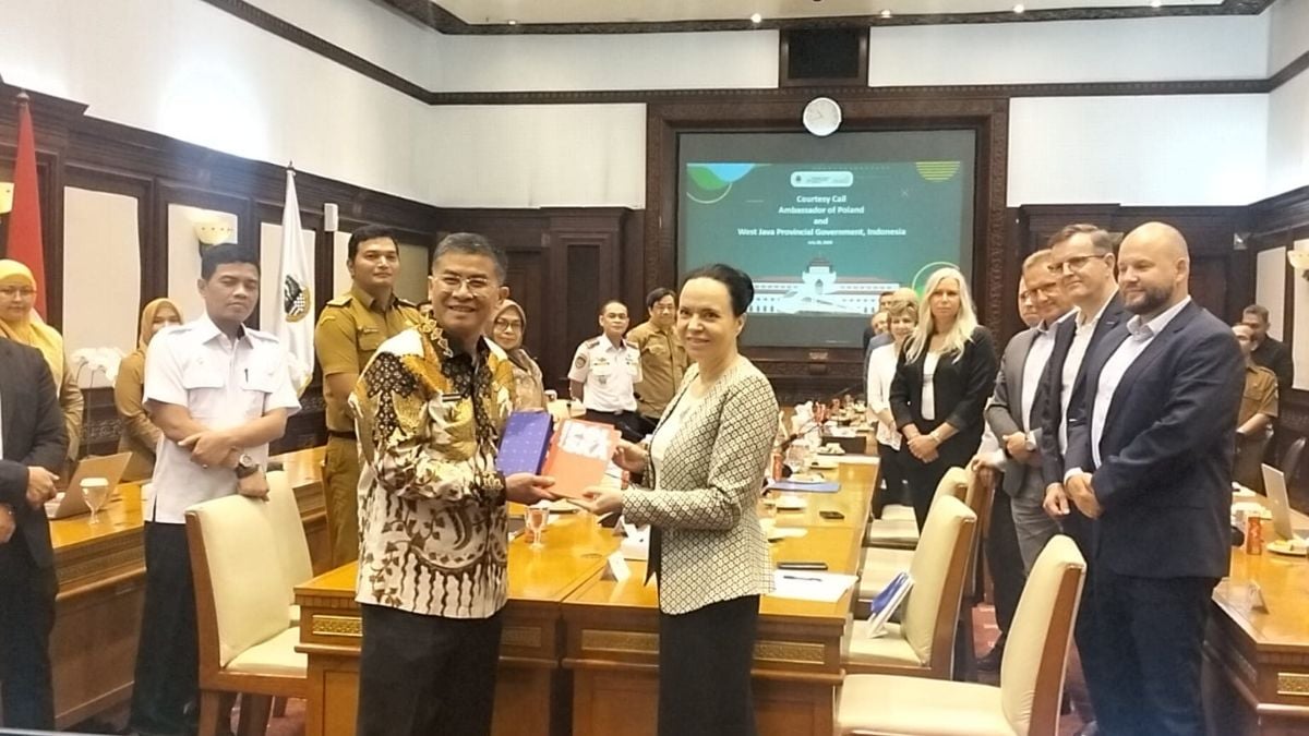 Kerjasama Jabar-Polandia: Revolusi Transportasi Publik dengan Teknologi Rel Ramah Lingkungan!