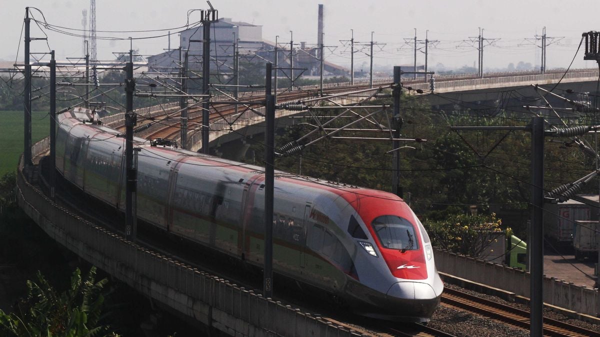 Laporan Keuangan PT KAI: Kereta Cepat Jakarta-Bandung Whoosh Rugi Triliunan