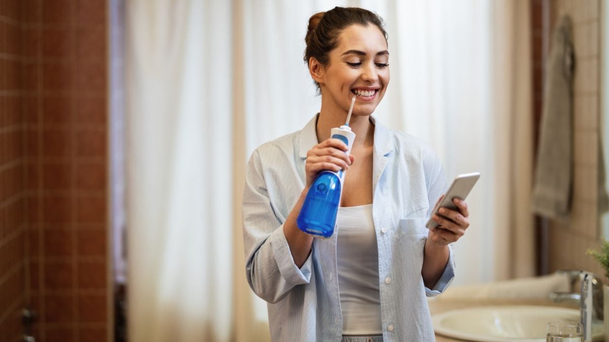 Mengenal Water Flosser Untuk Gigi: Penjelasan, Cara Penggunaan, Tips Aman