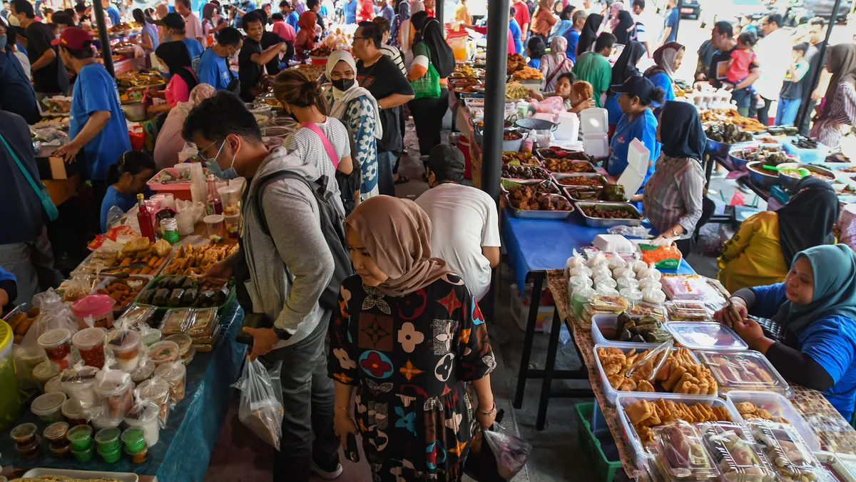 7 Rekomendasi Tempat Berburu Takjil Ramadhan 2024 di Bandung, Salah Satunya  Kampus UIN Sunan Gunung Djati