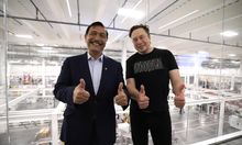 Roundup: Luhut Pandjaitan Bertemu Elon Musk, Harga Kaos CEO Tesla hingga Kopiko Justru Curi Perhatian